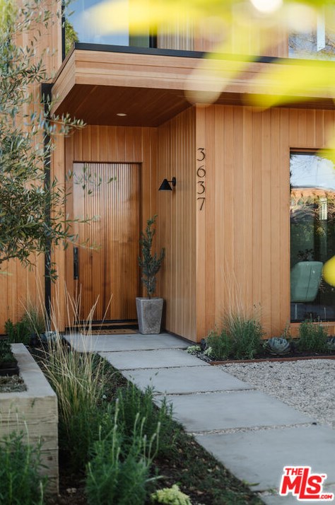 3637 Rosewood Ave, Los Angeles CA  90066-3029 exterior