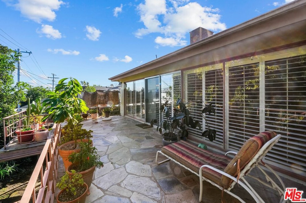 9337 Sawyer St, Los Angeles CA  90035-4101 exterior