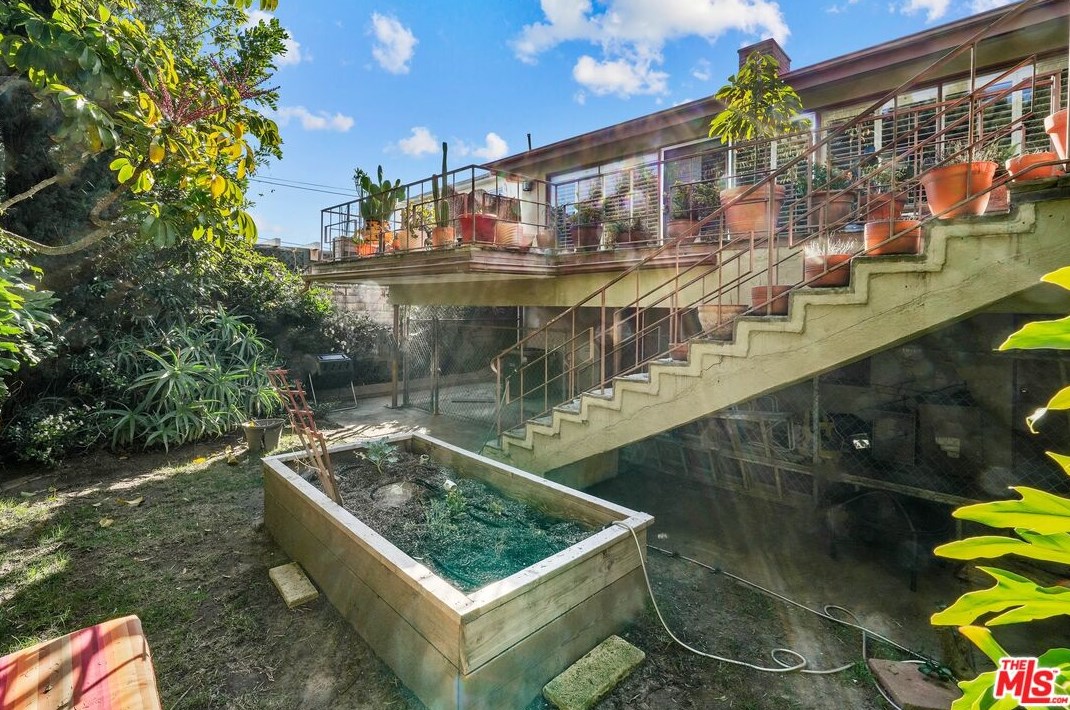 9337 Sawyer St, Los Angeles CA  90035-4101 exterior