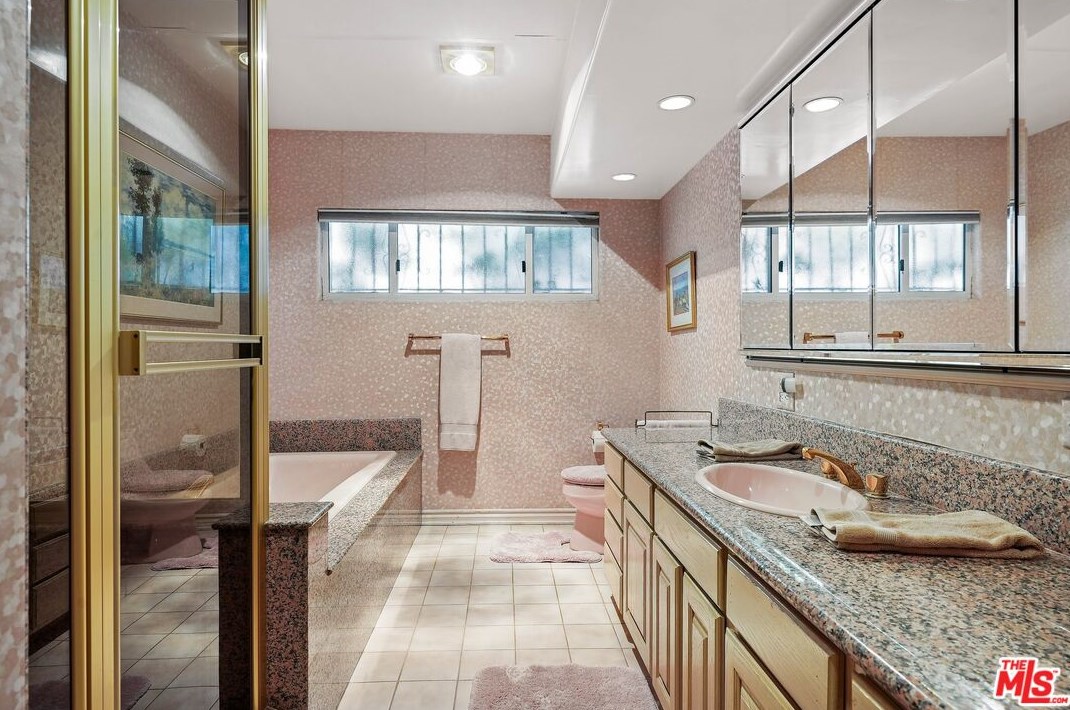 9337 Sawyer St, Los Angeles CA  90035-4101 exterior