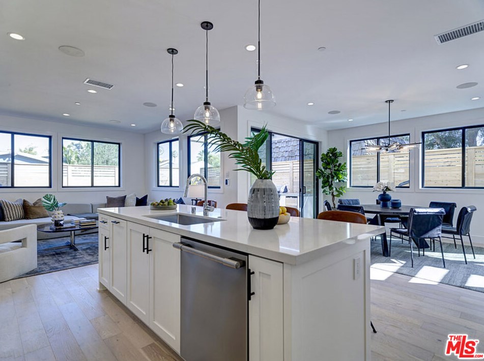 3504 Maplewood Ave, Los Angeles CA  90066-3020 exterior