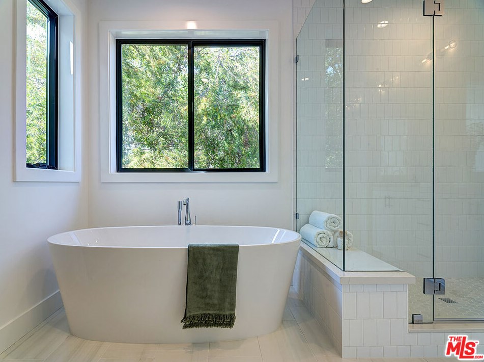 3504 Maplewood Ave, Los Angeles CA  90066-3020 exterior