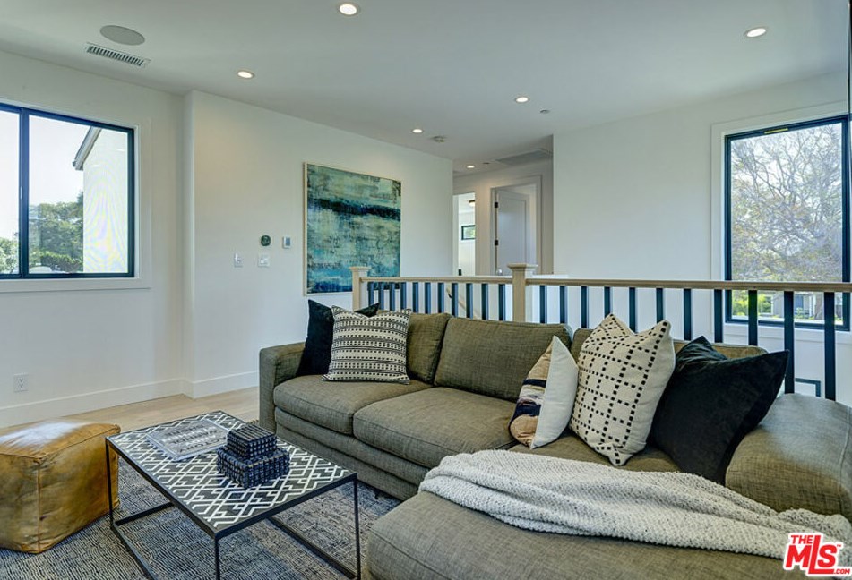 3504 Maplewood Ave, Los Angeles CA  90066-3020 exterior