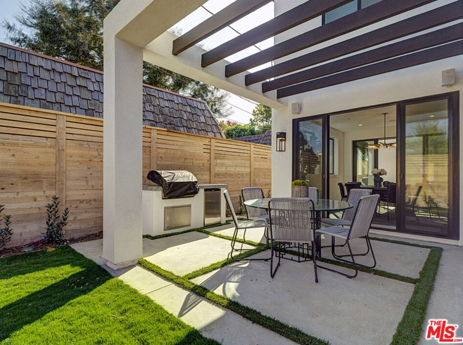 3504 Maplewood Ave, Los Angeles CA  90066-3020 exterior