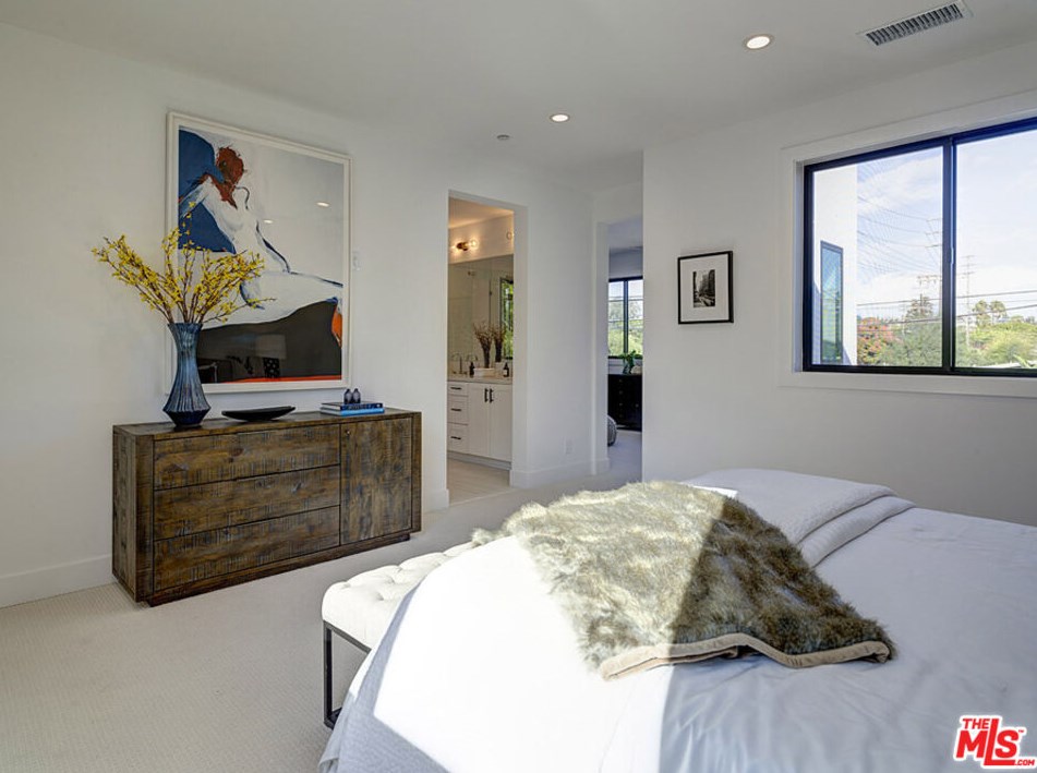 3504 Maplewood Ave, Los Angeles CA  90066-3020 exterior