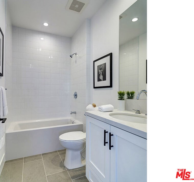 3504 Maplewood Ave, Los Angeles CA  90066-3020 exterior