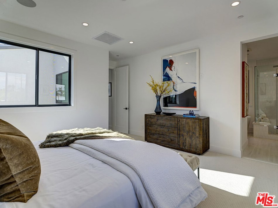 3504 Maplewood Ave, Los Angeles CA  90066-3020 exterior