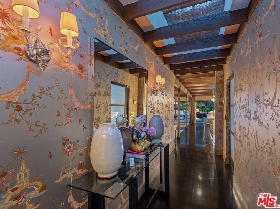 9823 Wanda Park Dr, Beverly Hills CA  90210-1431 exterior