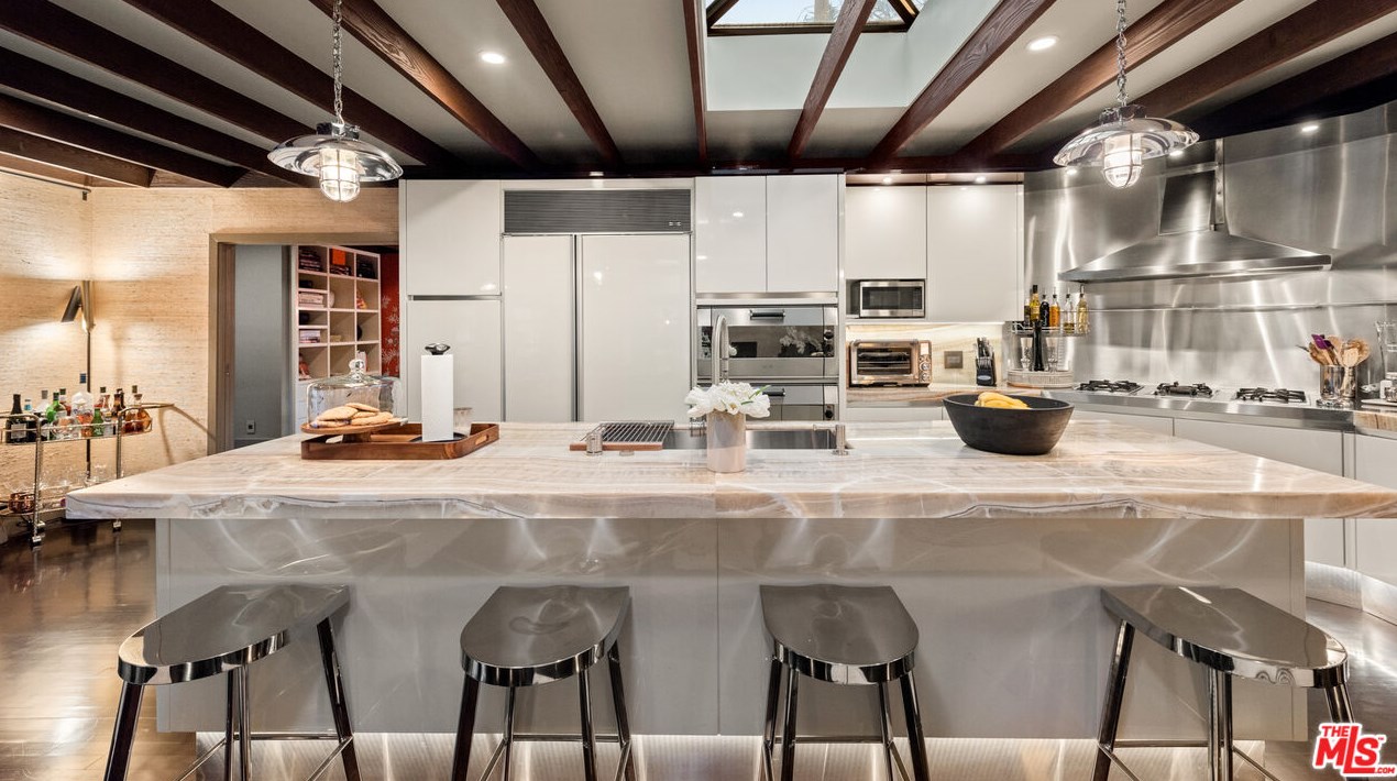 9823 Wanda Park Dr, Beverly Hills CA  90210-1431 exterior