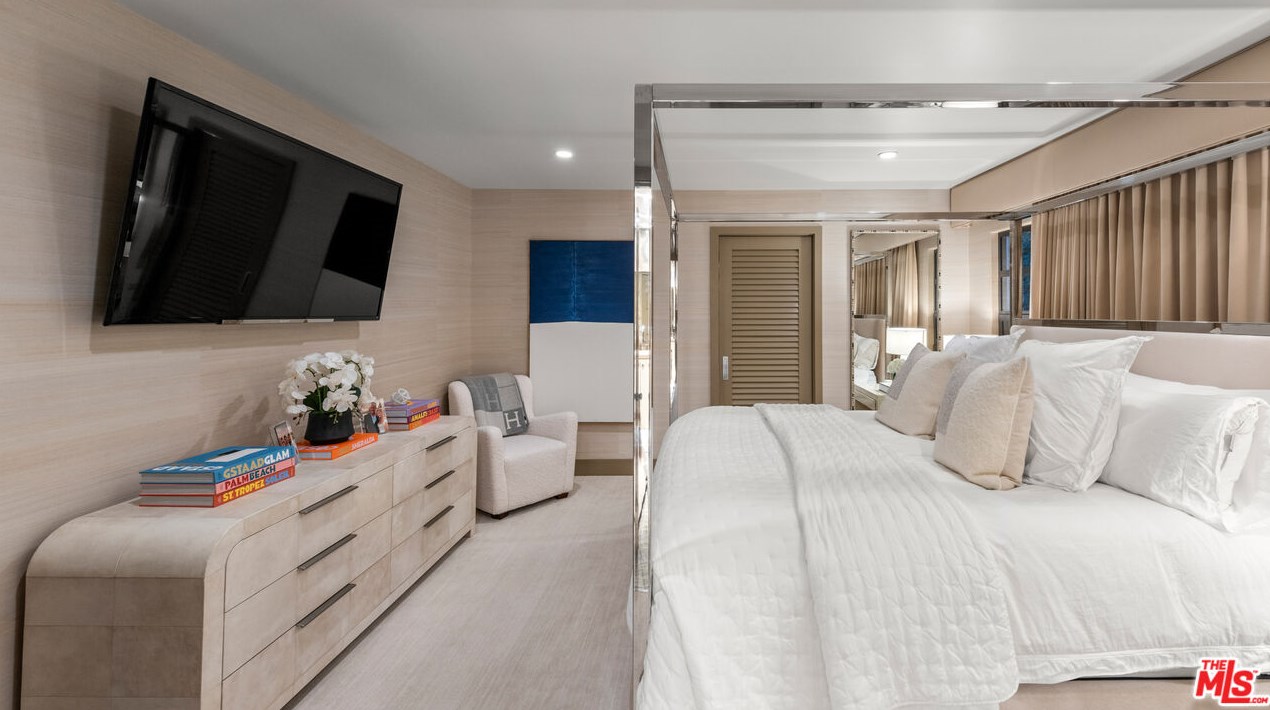 9823 Wanda Park Dr, Beverly Hills CA  90210-1431 exterior