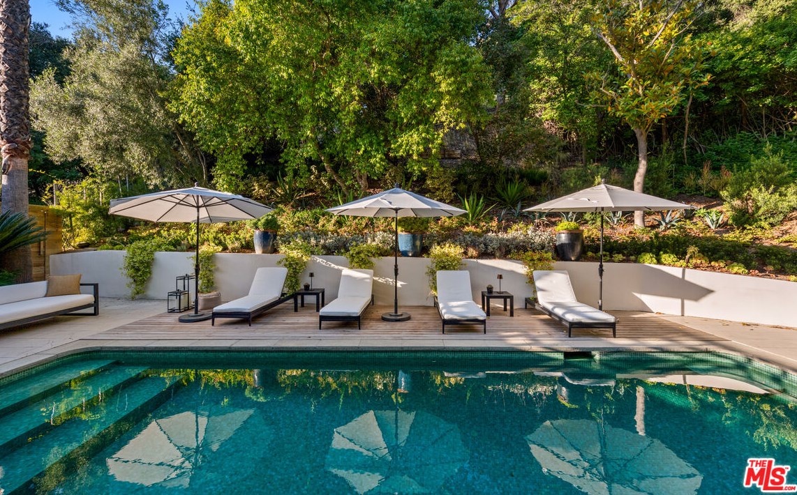 9823 Wanda Park Dr, Beverly Hills CA  90210-1431 exterior