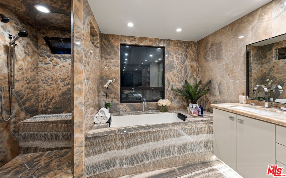 9823 Wanda Park Dr, Beverly Hills CA  90210-1431 exterior