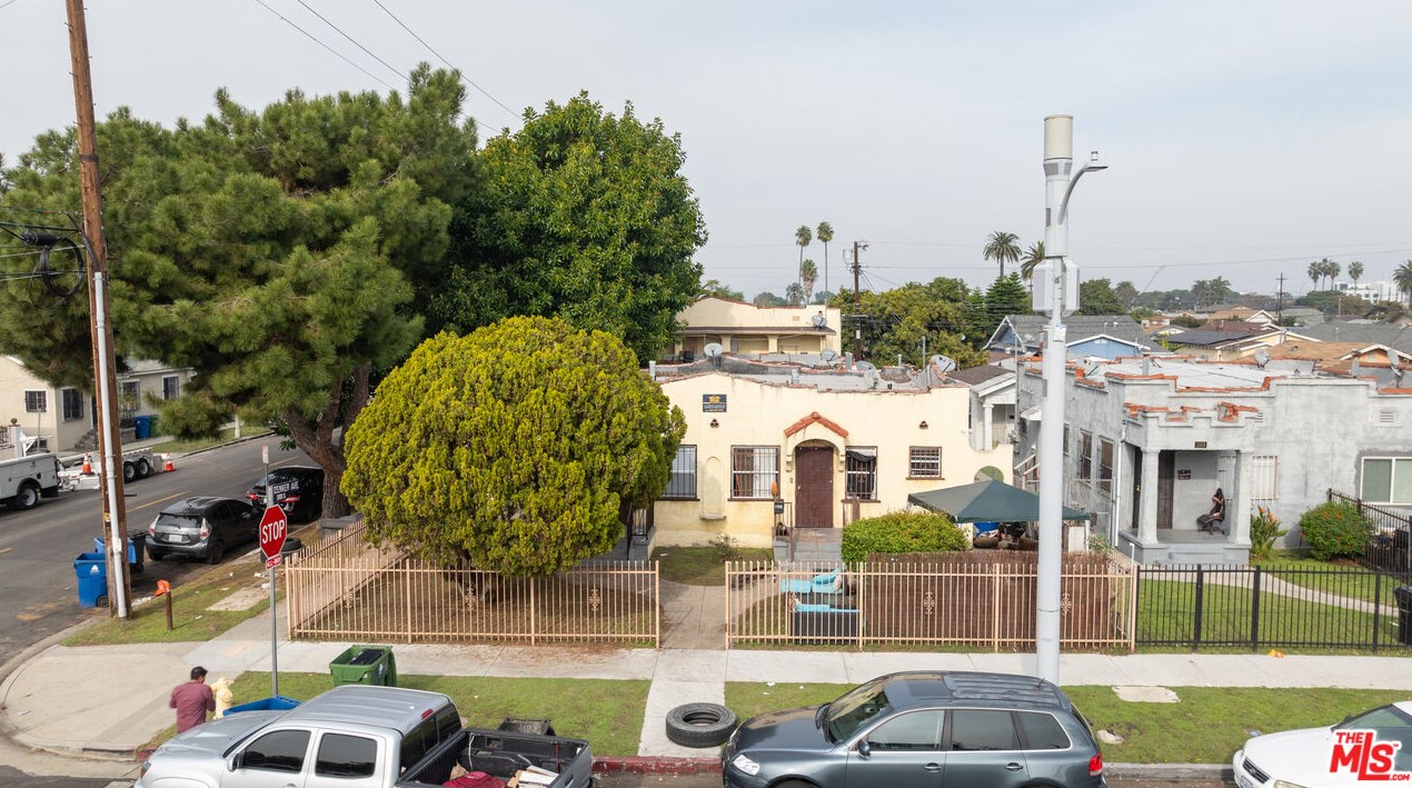 1557 52nd St, Los Angeles, CA 90011-5005