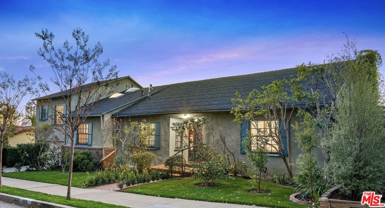 235 Denslow Ave, Los Angeles, CA 90049-3222