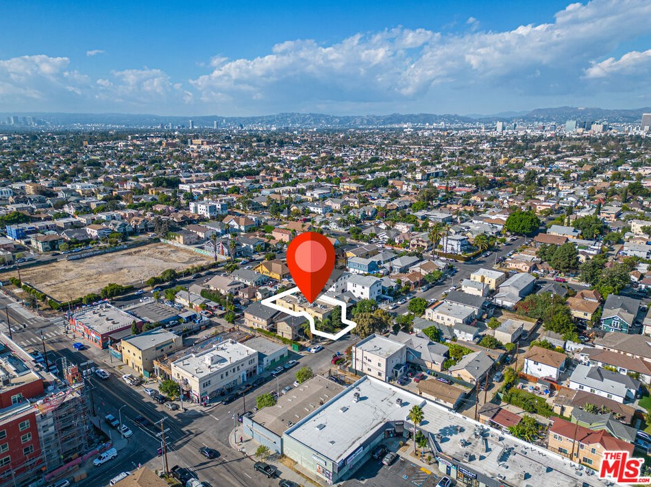 3105 Walton Ave, Los Angeles CA  90037-4206 exterior