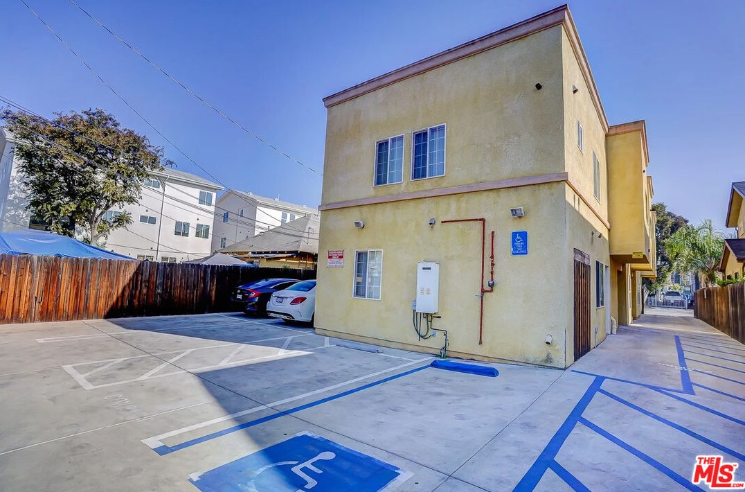 3105 Walton Ave, Los Angeles, CA 90007-3282