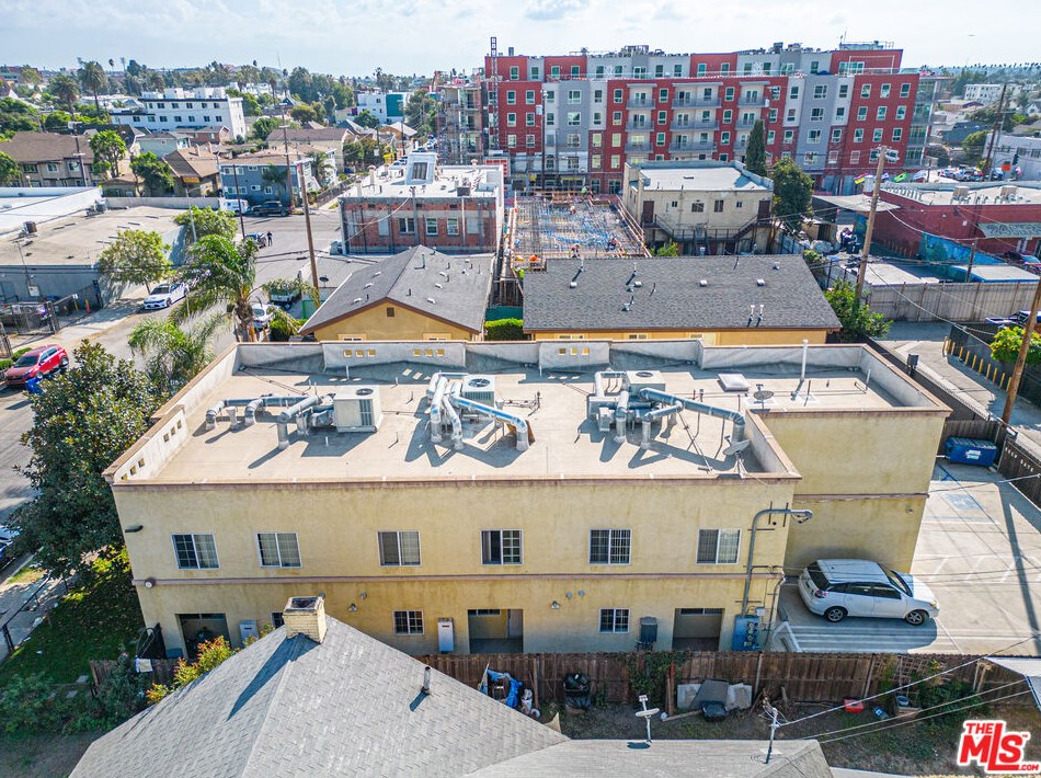 3105 Walton Ave, Los Angeles CA  90037-4206 exterior