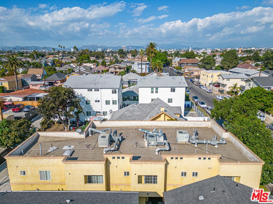 3105 Walton Ave, Los Angeles CA  90037-4206 exterior