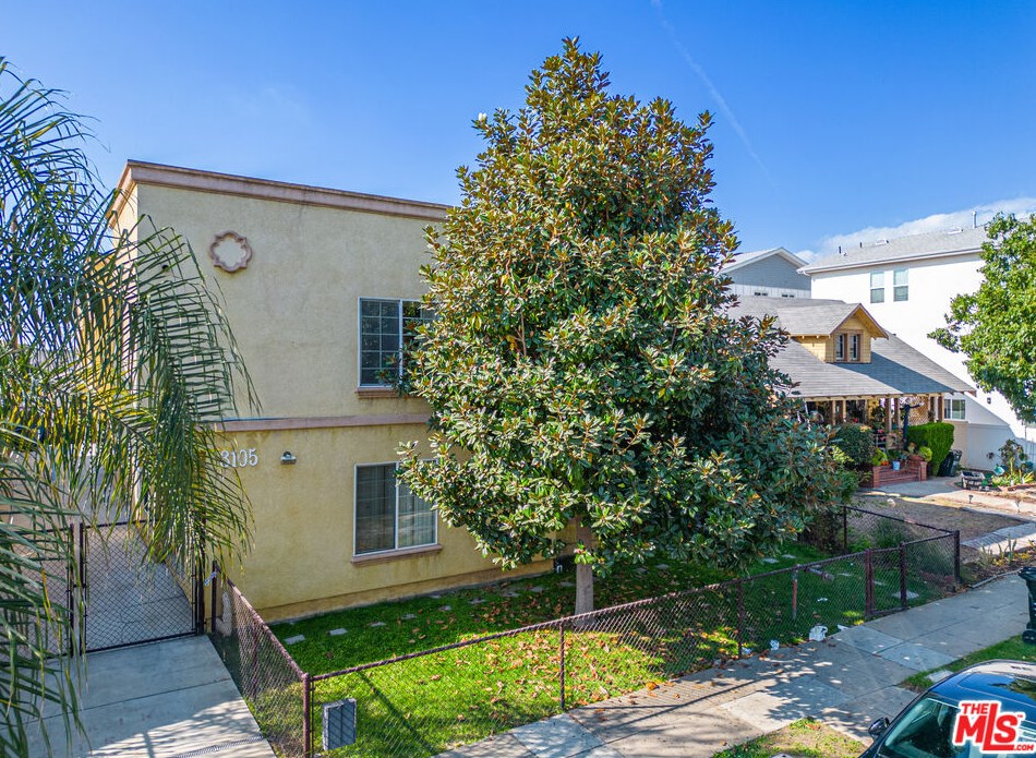 3105 Walton Ave, Los Angeles CA  90037-4206 exterior