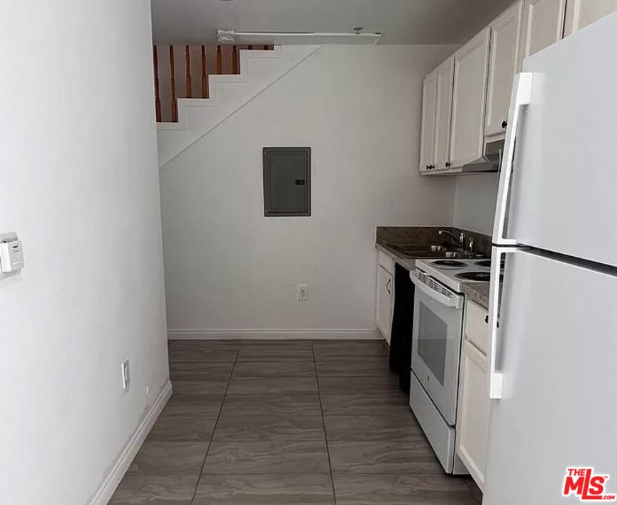 3105 Walton Ave, Los Angeles CA  90037-4206 exterior