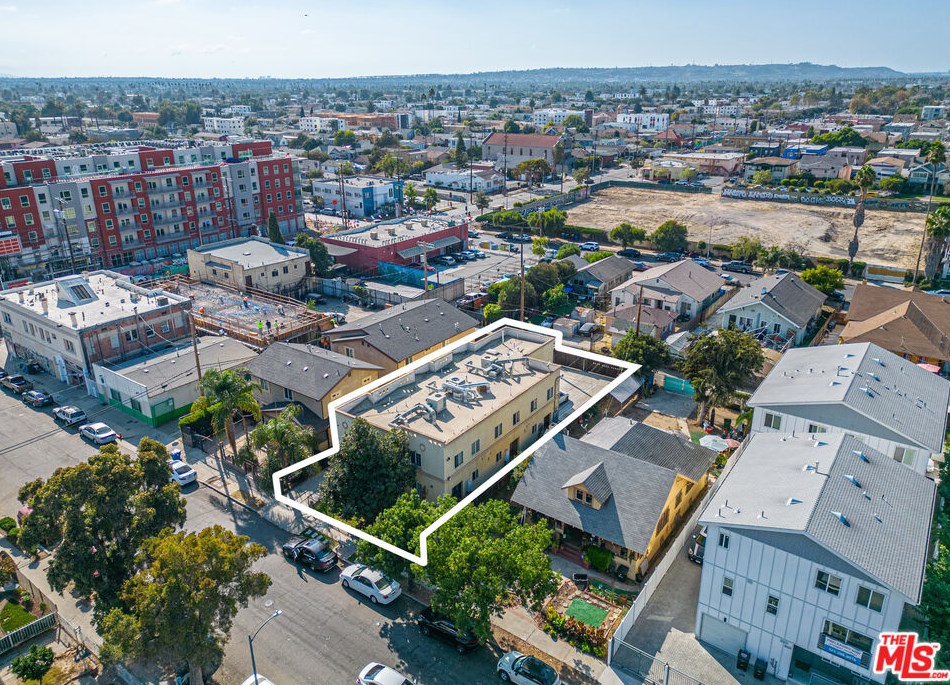 3105 Walton Ave, Los Angeles CA  90037-4206 exterior