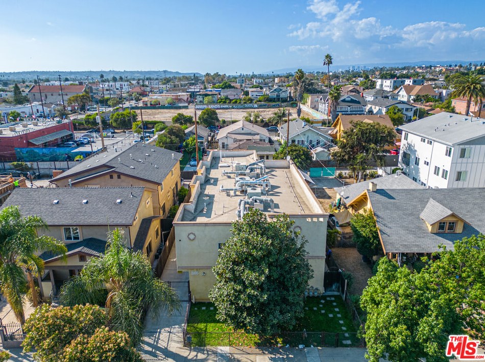 3105 Walton Ave, Los Angeles CA  90037-4206 exterior