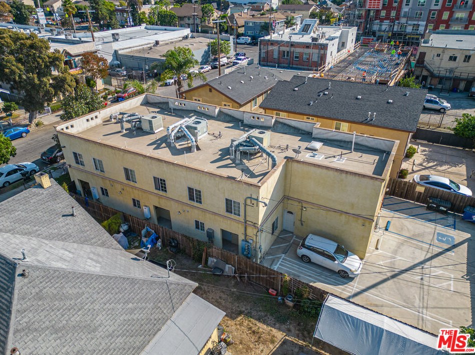3105 Walton Ave, Los Angeles CA  90037-4206 exterior
