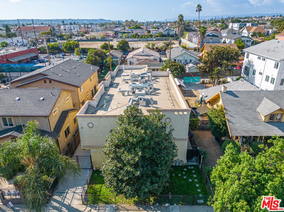3105 Walton Ave, Los Angeles CA  90037-4206 exterior