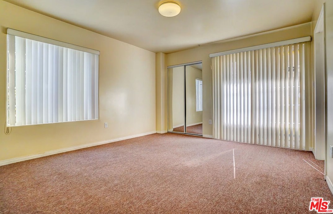 3105 Walton Ave, Los Angeles CA  90037-4206 exterior
