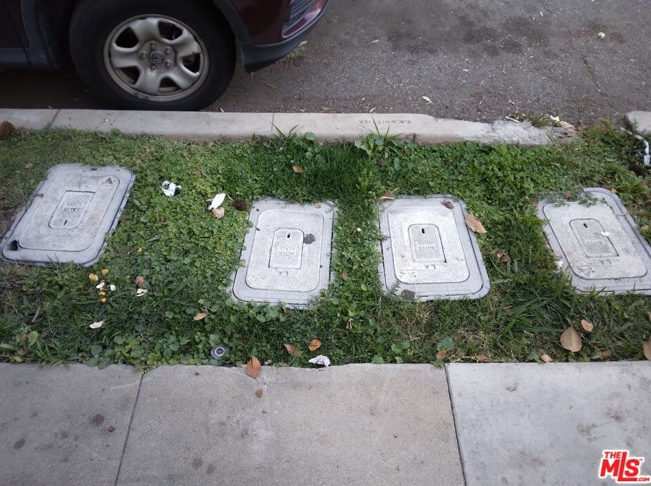 3105 Walton Ave, Los Angeles CA  90037-4206 exterior