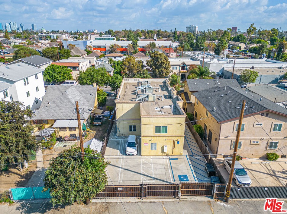 3105 Walton Ave, Los Angeles CA  90037-4206 exterior