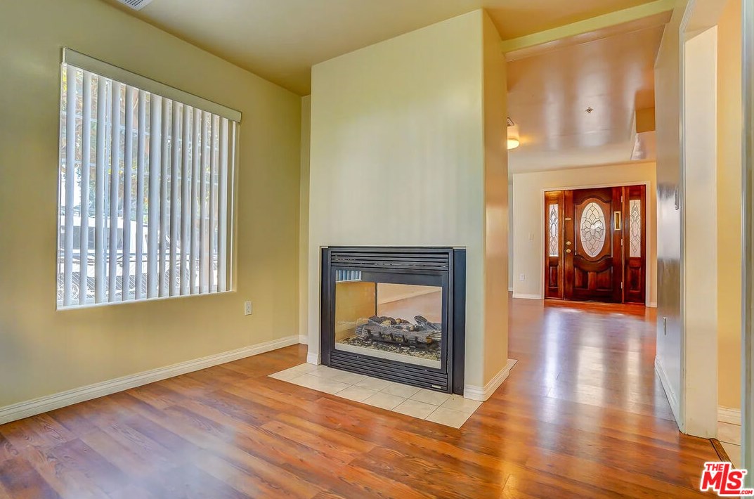 3105 Walton Ave, Los Angeles CA  90037-4206 exterior