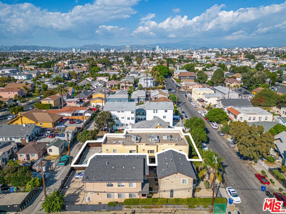 3105 Walton Ave, Los Angeles CA  90037-4206 exterior