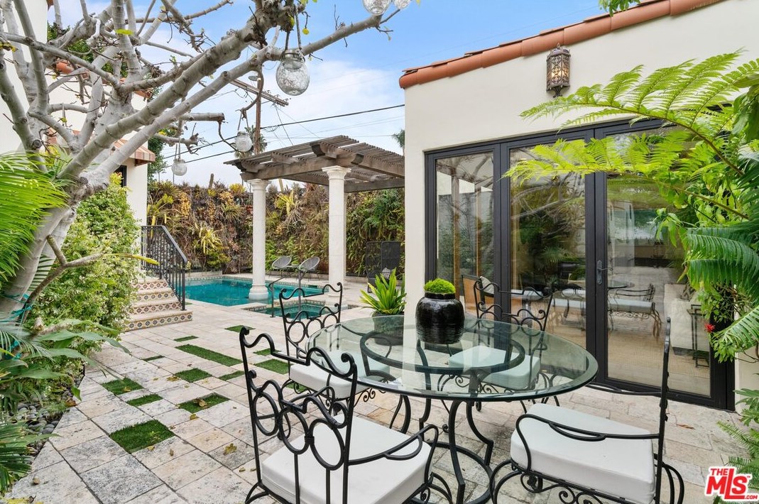 410 Harper Ave, Los Angeles CA  90048-2221 exterior
