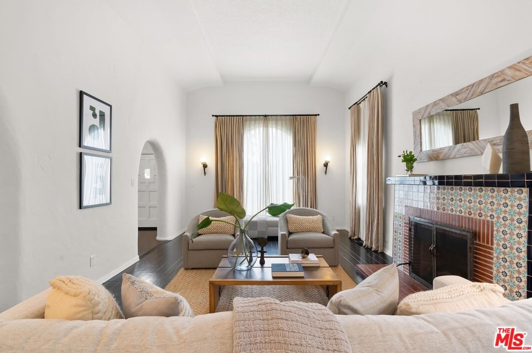 410 Harper Ave, Los Angeles CA  90048-2221 exterior