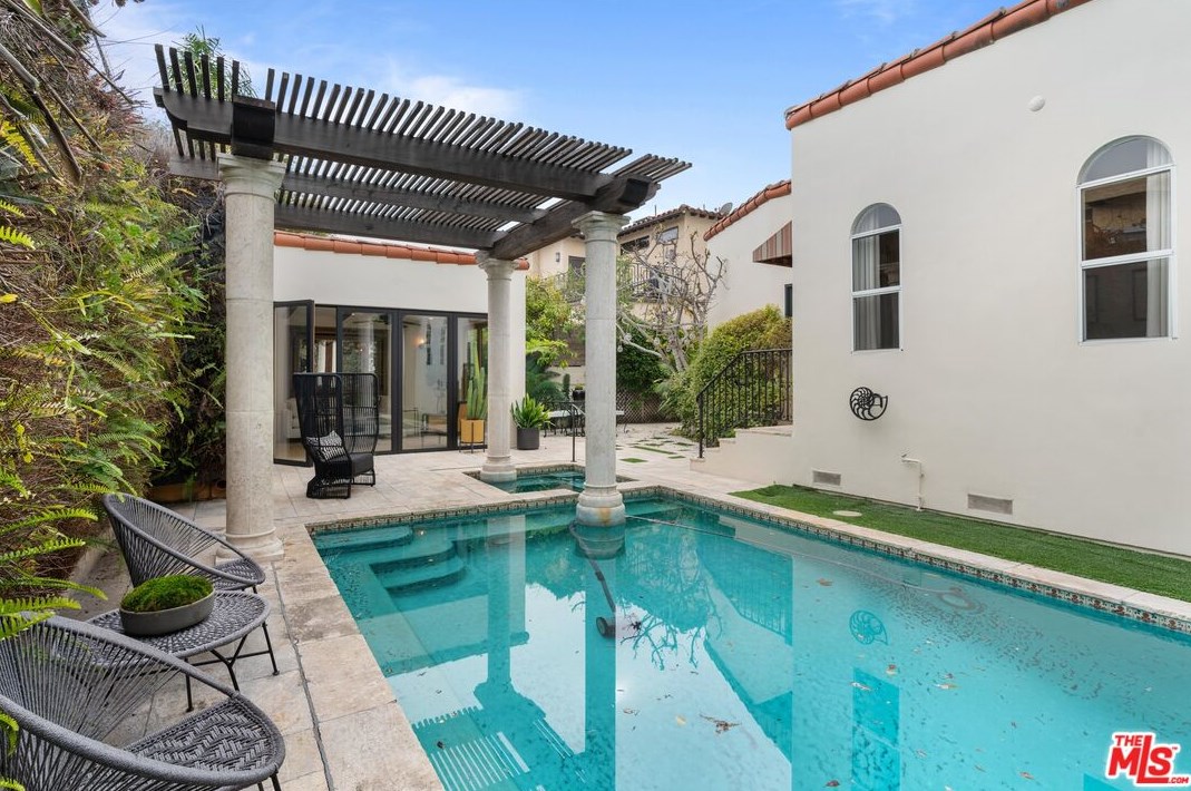 410 Harper Ave, Los Angeles CA  90048-2221 exterior