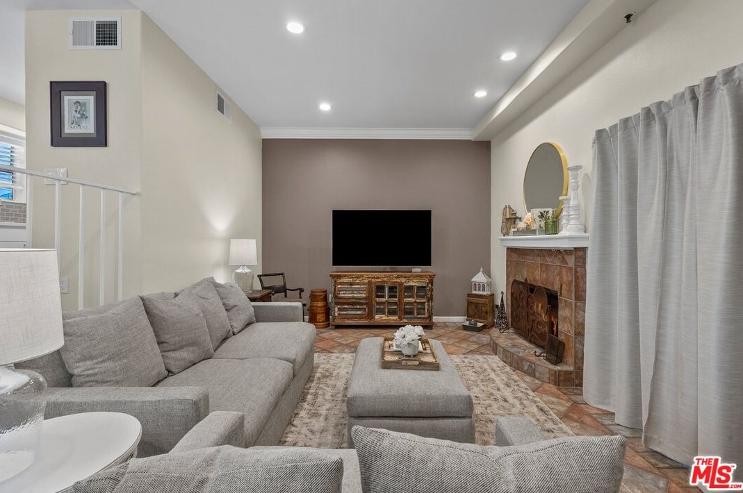 4139 Cahuenga Blvd #103, North Hollywood, CA 91602
