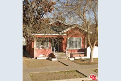 426 Chester Ave - Photo 1