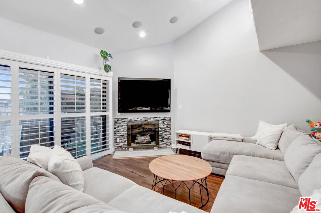 4542 Willis Ave #302, Van Nuys, CA 91403