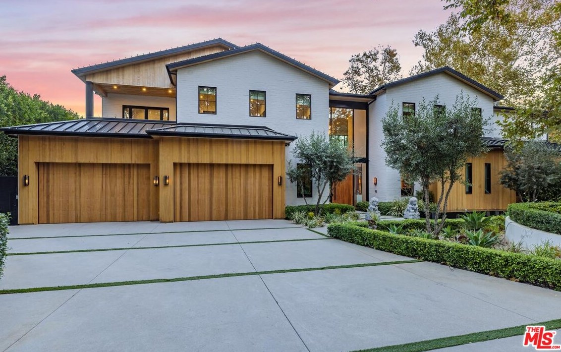 3904 Valley Meadow Rd, Van Nuys, CA 91436