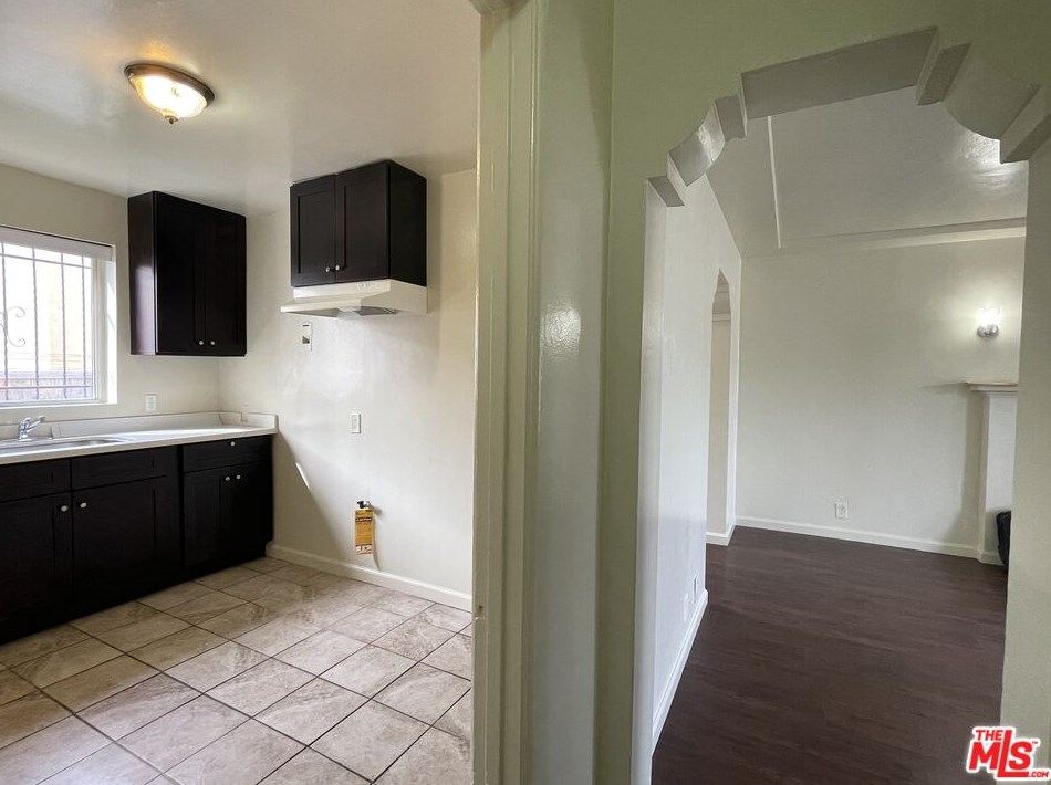 2150 62nd St, Los Angeles CA  90047-1341 exterior