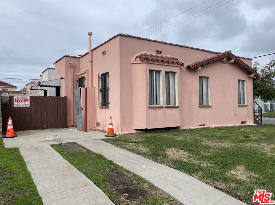 2150 62nd St, Los Angeles CA  90047-1341 exterior