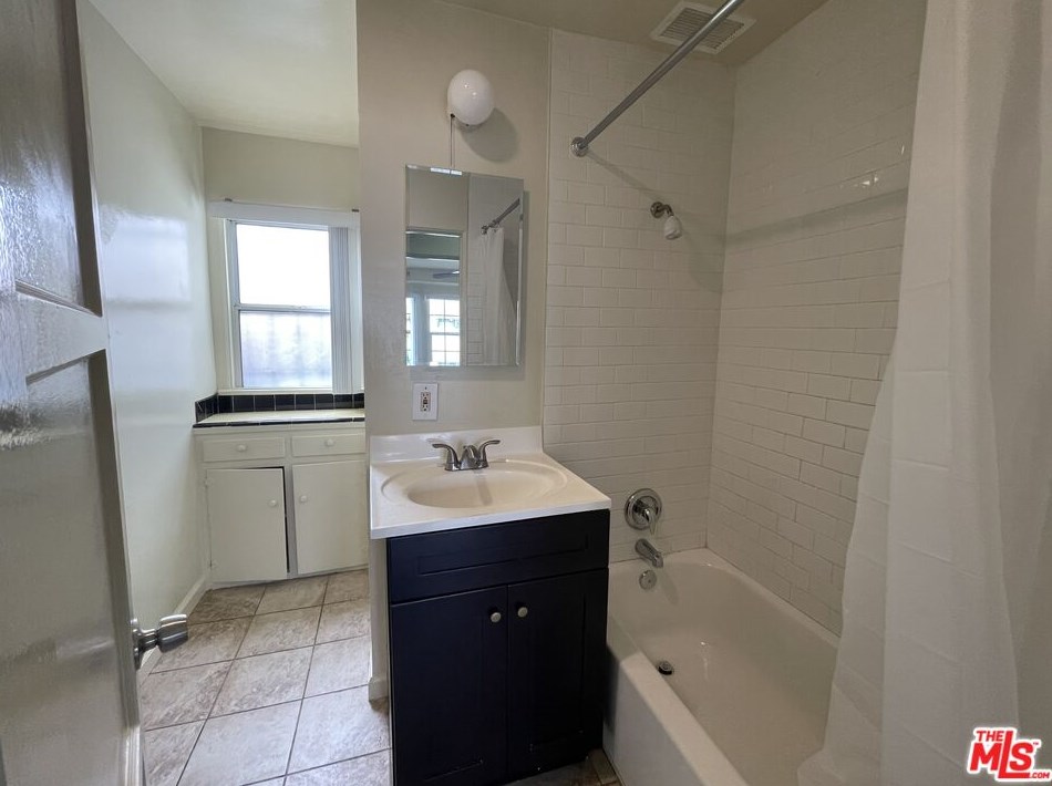 2150 62nd St, Los Angeles CA  90047-1341 exterior