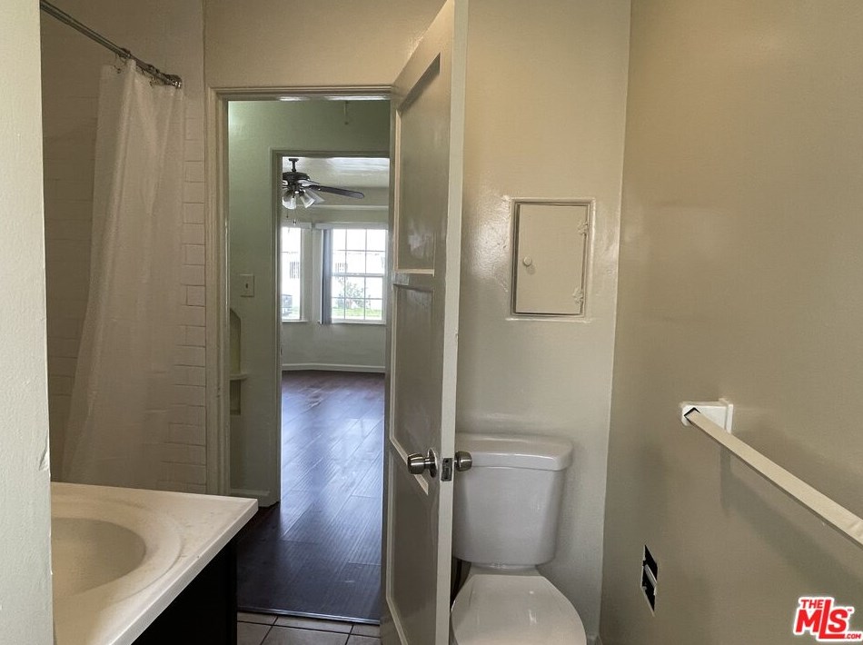 2150 62nd St, Los Angeles CA  90047-1341 exterior