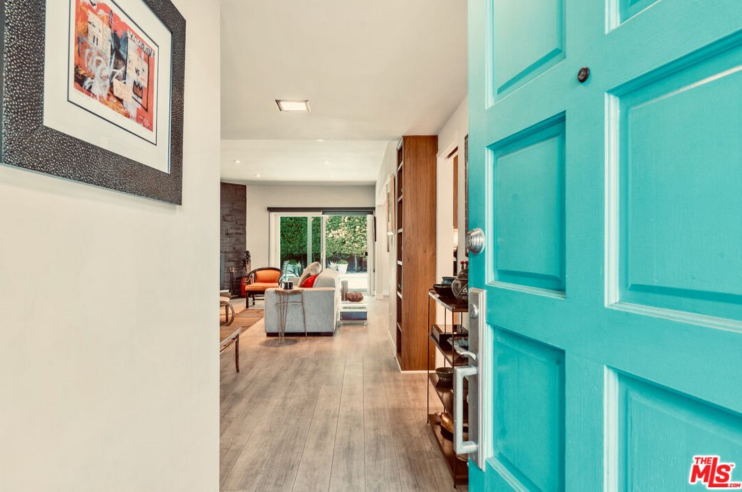 5741 Agnes Ave, North Hollywood, CA 91607