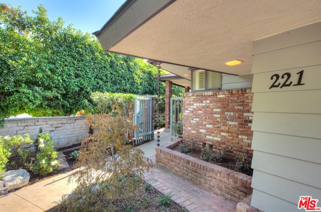 221 Carmelina Ave, Los Angeles CA  90049-2725 exterior