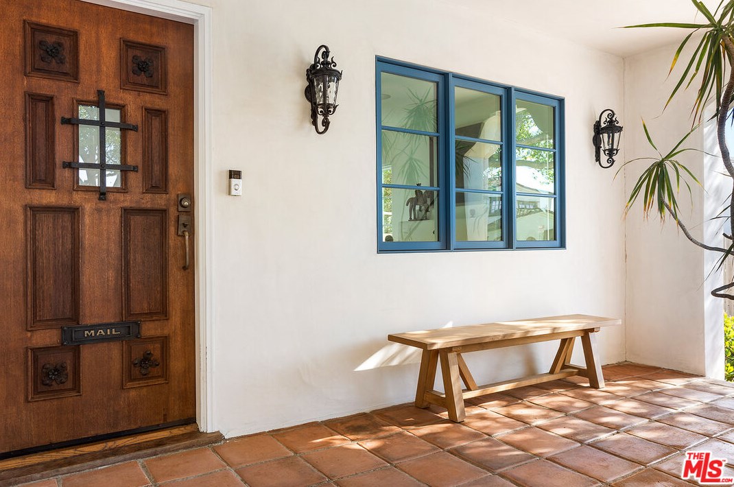4272 Neosho Ave, Los Angeles, CA 90066-6130
