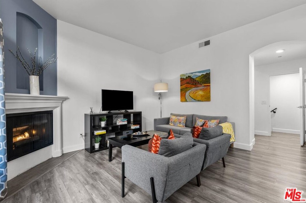 11112 La Maida St #11, North Hollywood, CA 91601