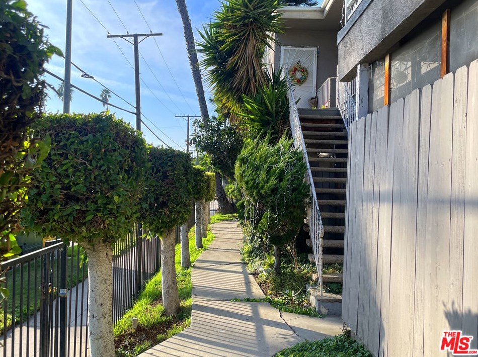 200 Mariposa Ave, Los Angeles, CA