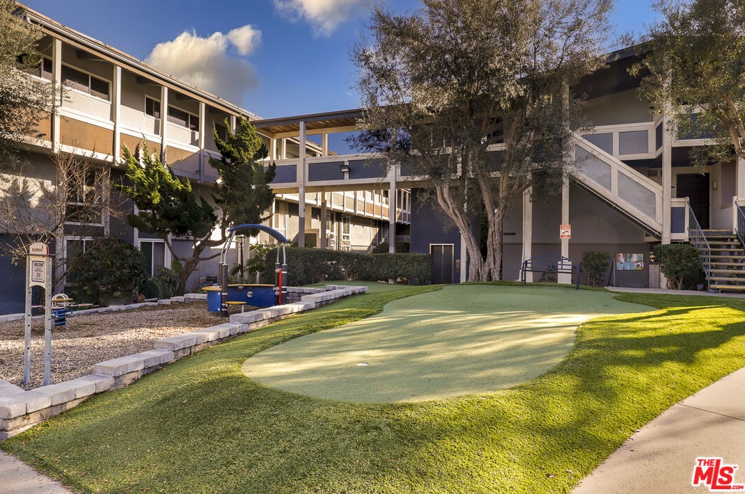 6555 Green Valley Cir, Los Angeles CA  90230-7032 exterior